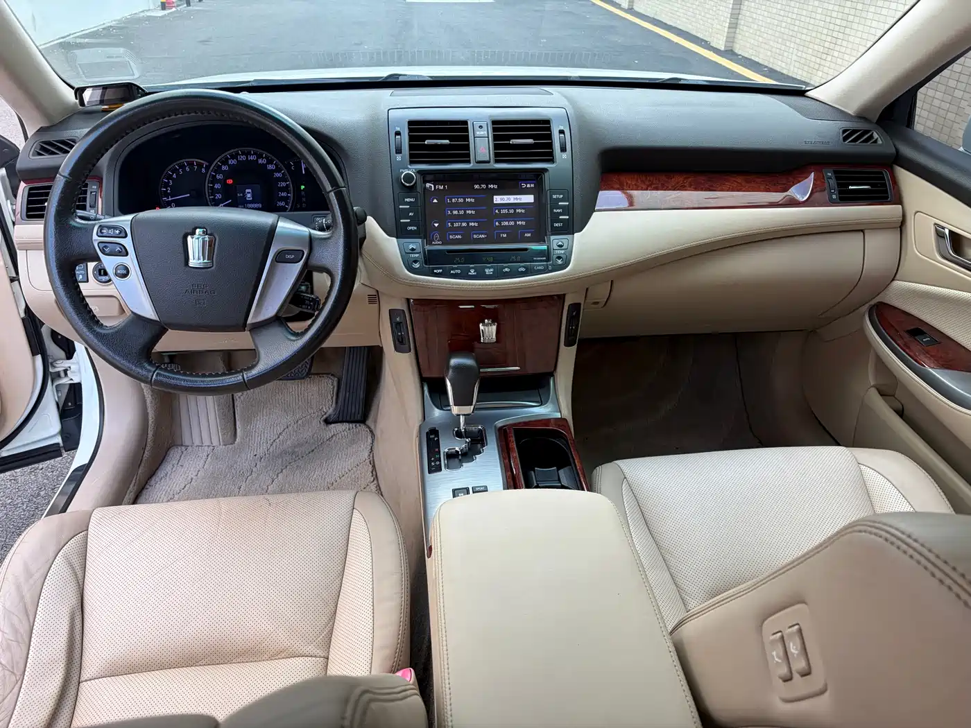 Toyota Crown 2012 2.5L Royal Leather Edition фото 5