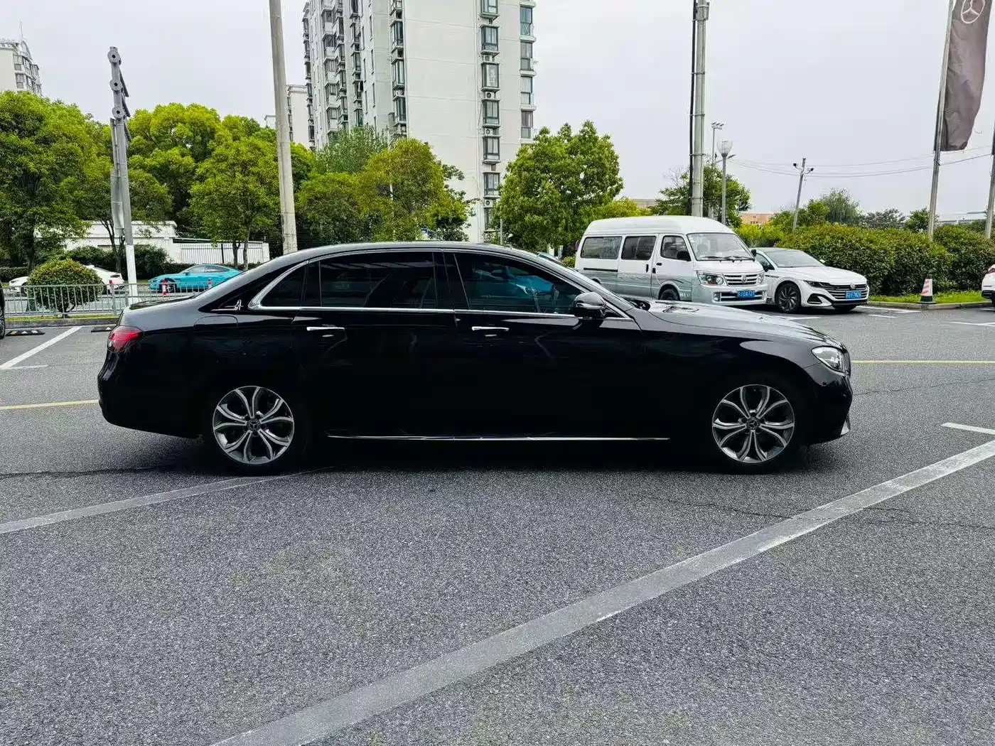Mercedes-Benz E-Class 2021 E 300 L Sport Luxury Edition фото 3