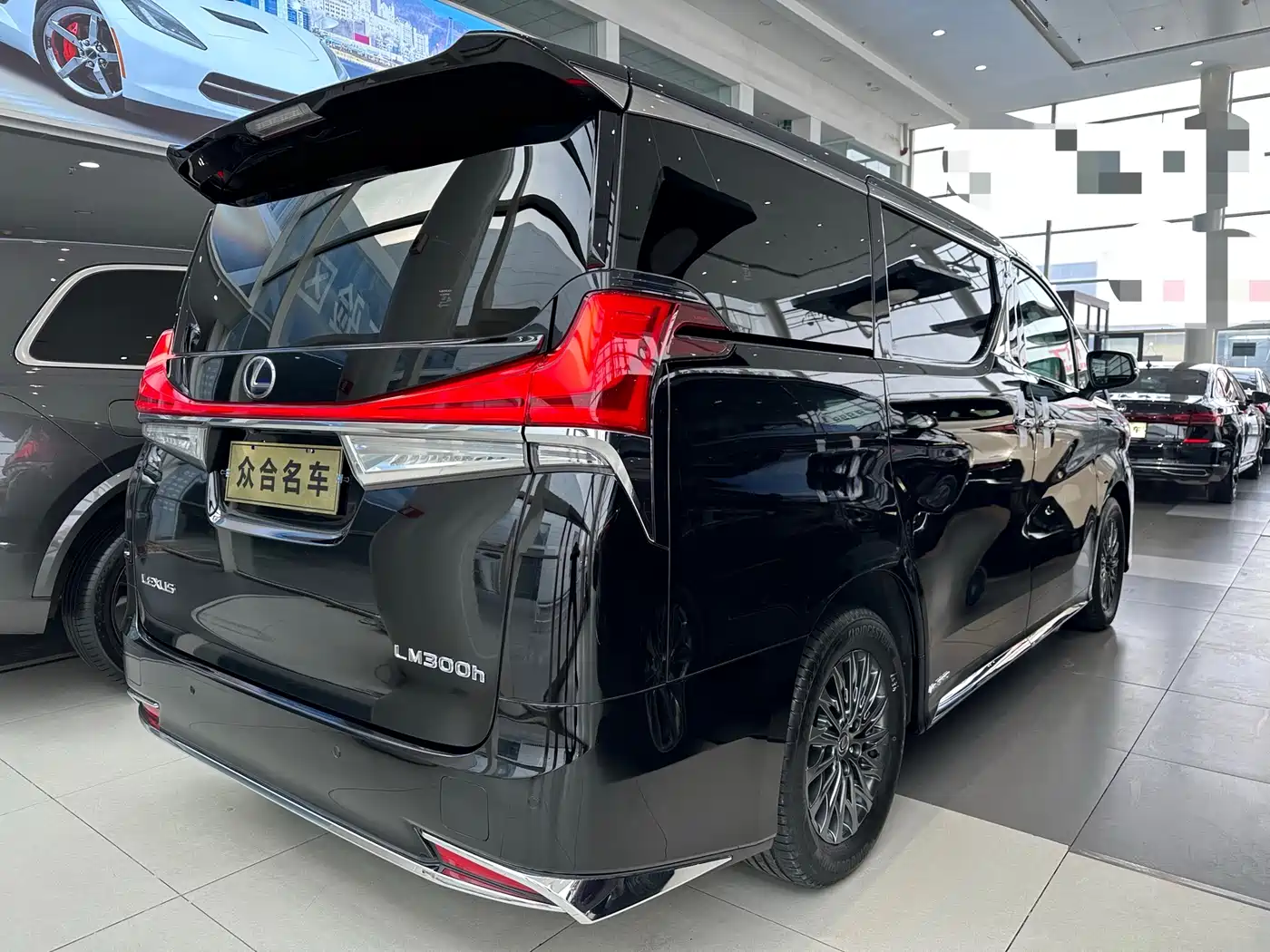 Lexus LM 2020 300h 4-Seat Imperial Edition фото 6