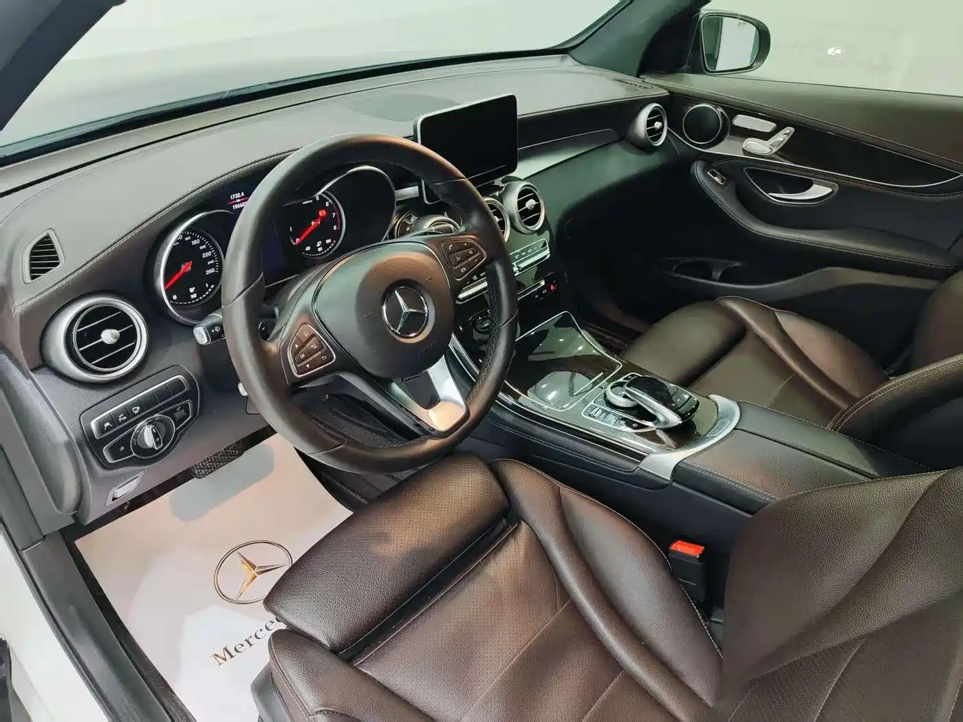 Mercedes-Benz GLC 2019 Facelift GLC 300 L 4MATIC Dynamic фото 18