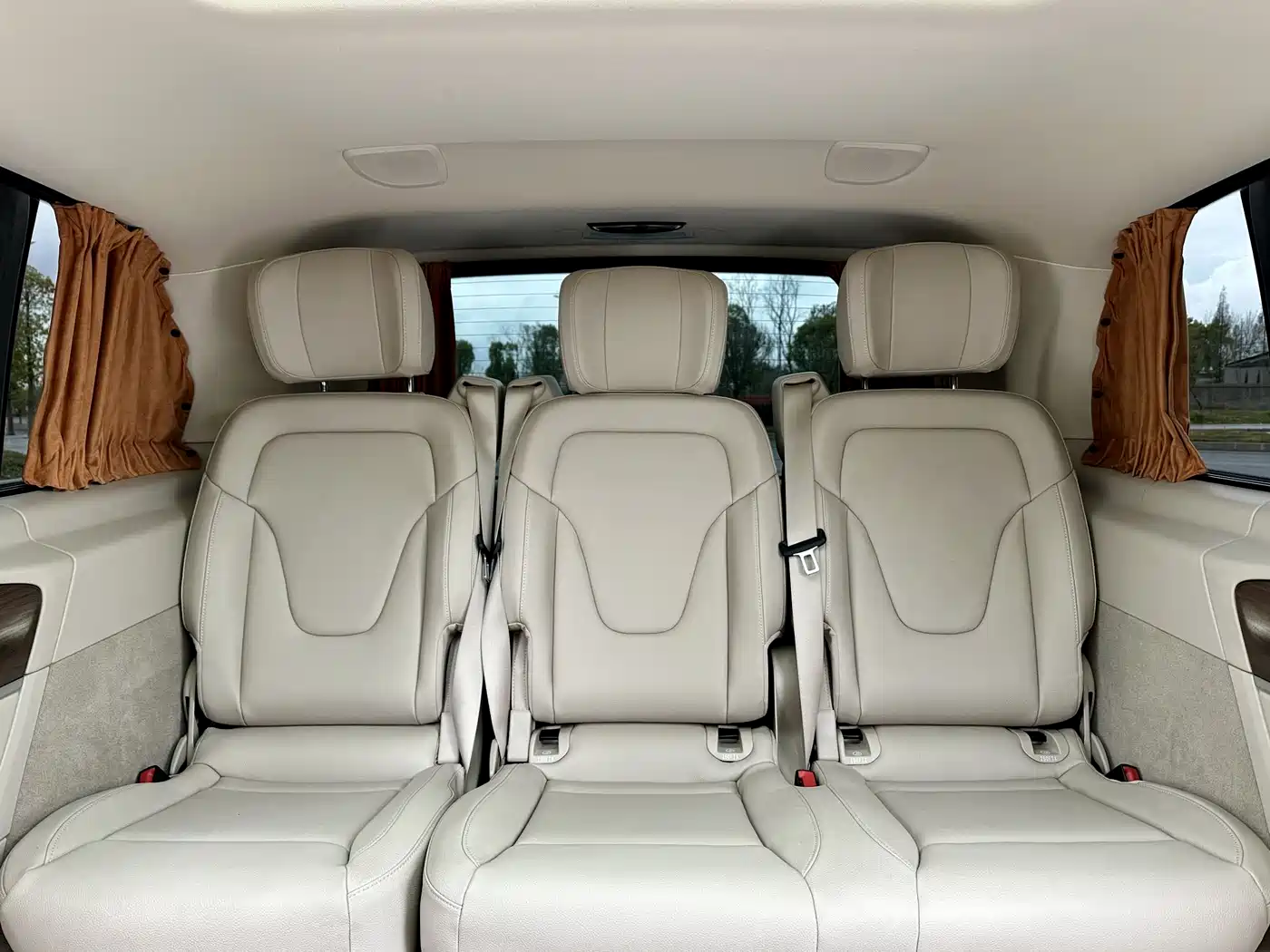 Mercedes-Benz V-Class 2021 V 260 L Long Wheelbase Premium Edition фото 17