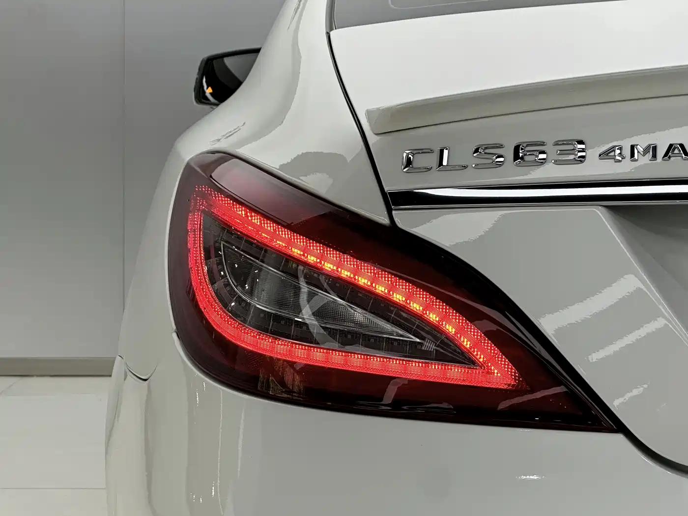 Mercedes-Benz CLS AMG 2015 AMG CLS 63 4MATIC фото 11