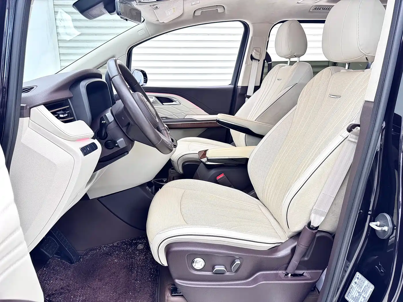 Hongqi HQ9 2023 2.0T Smart Connect Flagship фото 10