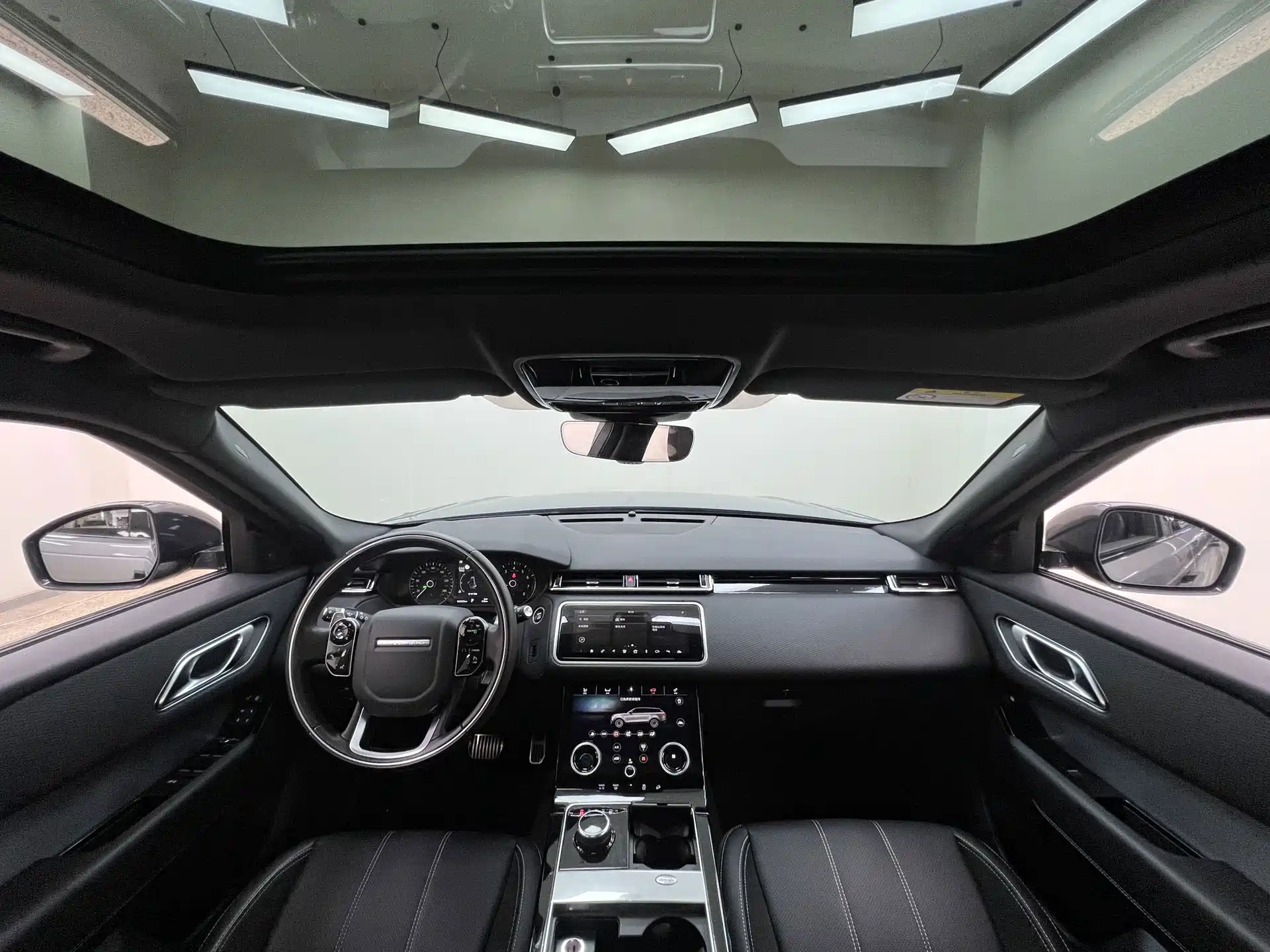 Фото 6 - Land Rover Range Rover Velar