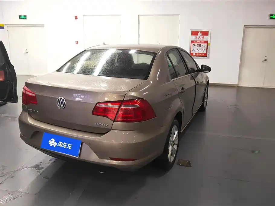 Volkswagen Bora 2014 1.6L Manual Comfort Edition фото 3