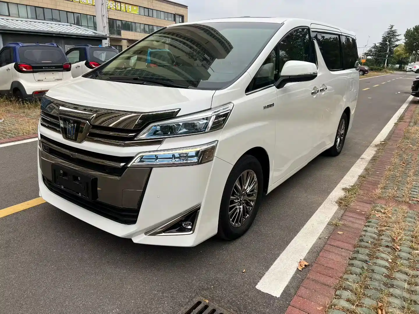 Фото 1 - Toyota Vellfire