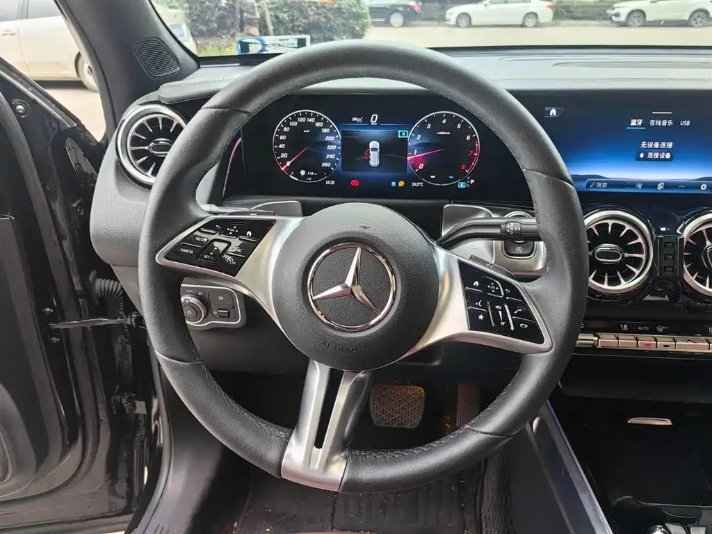 Mercedes-Benz GLB 2024 Facelift GLB 200 Style фото 5