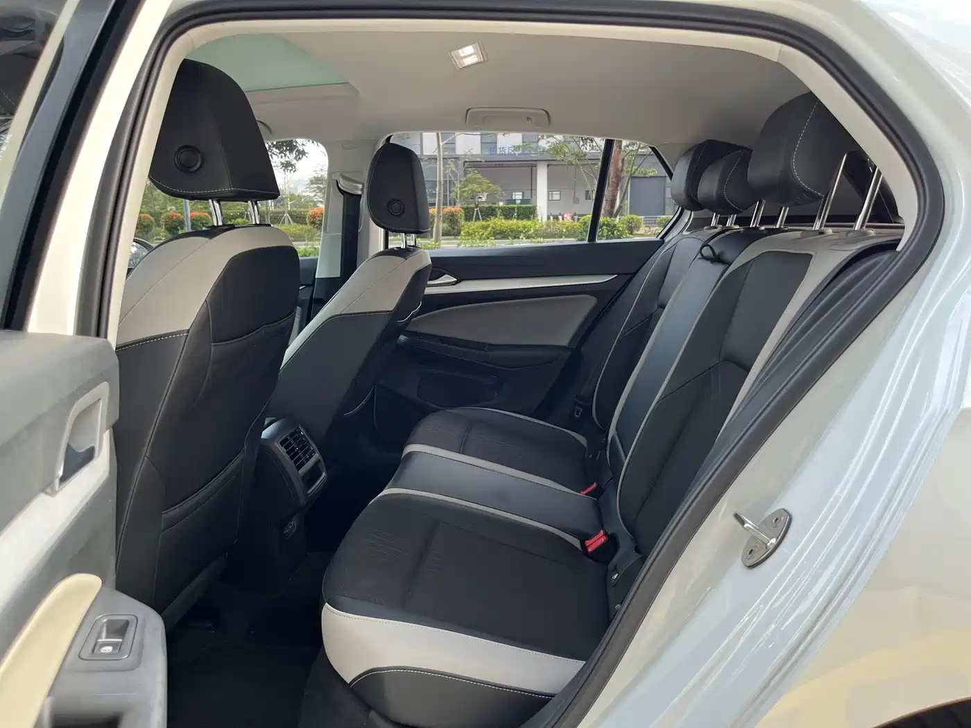 Volkswagen Golf 2021 280TSI DSG 30th Anniversary Edition фото 9