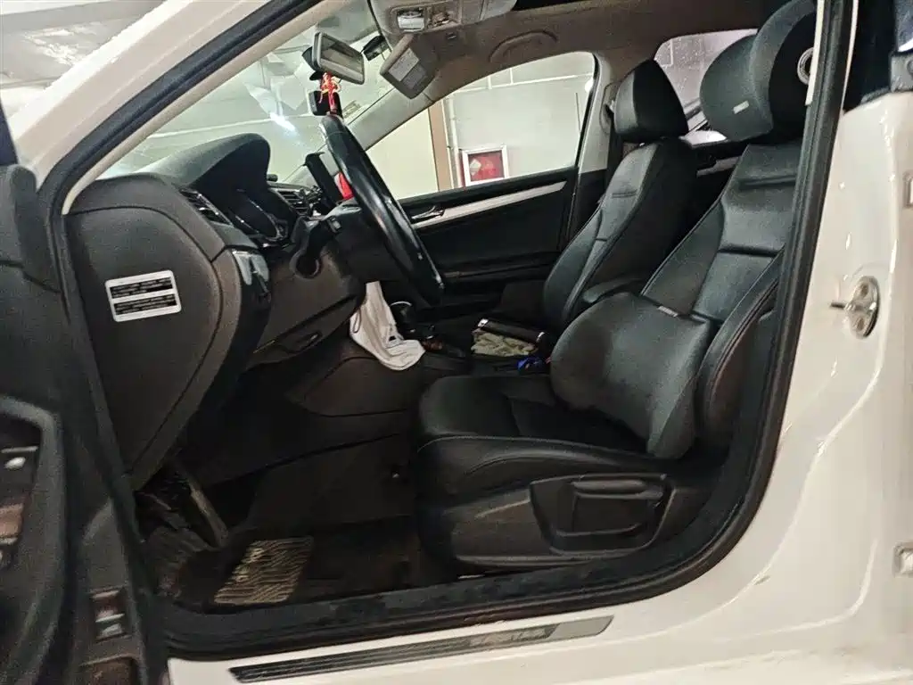 Volkswagen Sagitar 2015 230TSI Automatic Comfort фото 8