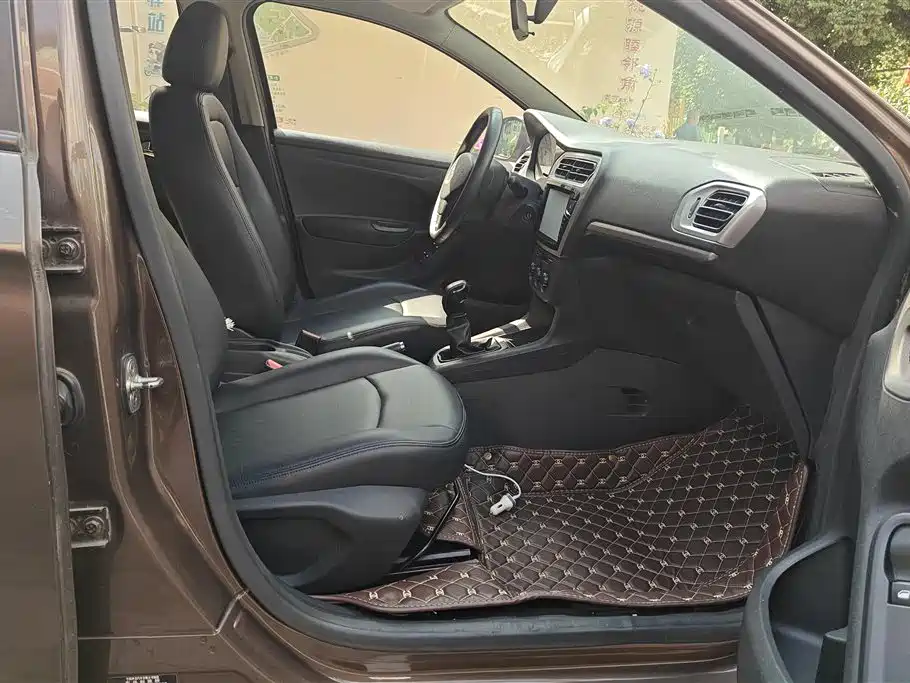 Peugeot 301 2014 1.6L Manual Comfort Edition фото 8