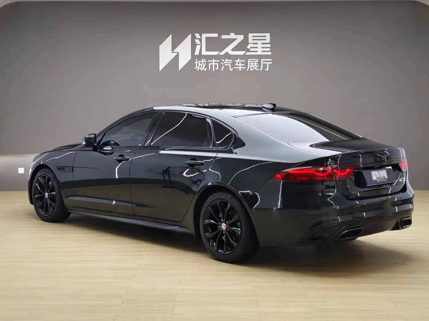 Jaguar XFL 2021 XFL 2.0T P250 AWD Gloss Black Sport Edition фото 3
