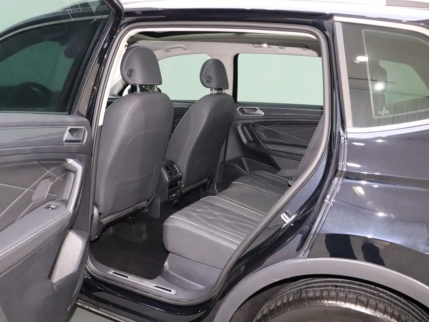 Volkswagen Tiguan L 2022 330TSI Auto 2WD R-Line Premium Edition фото 13