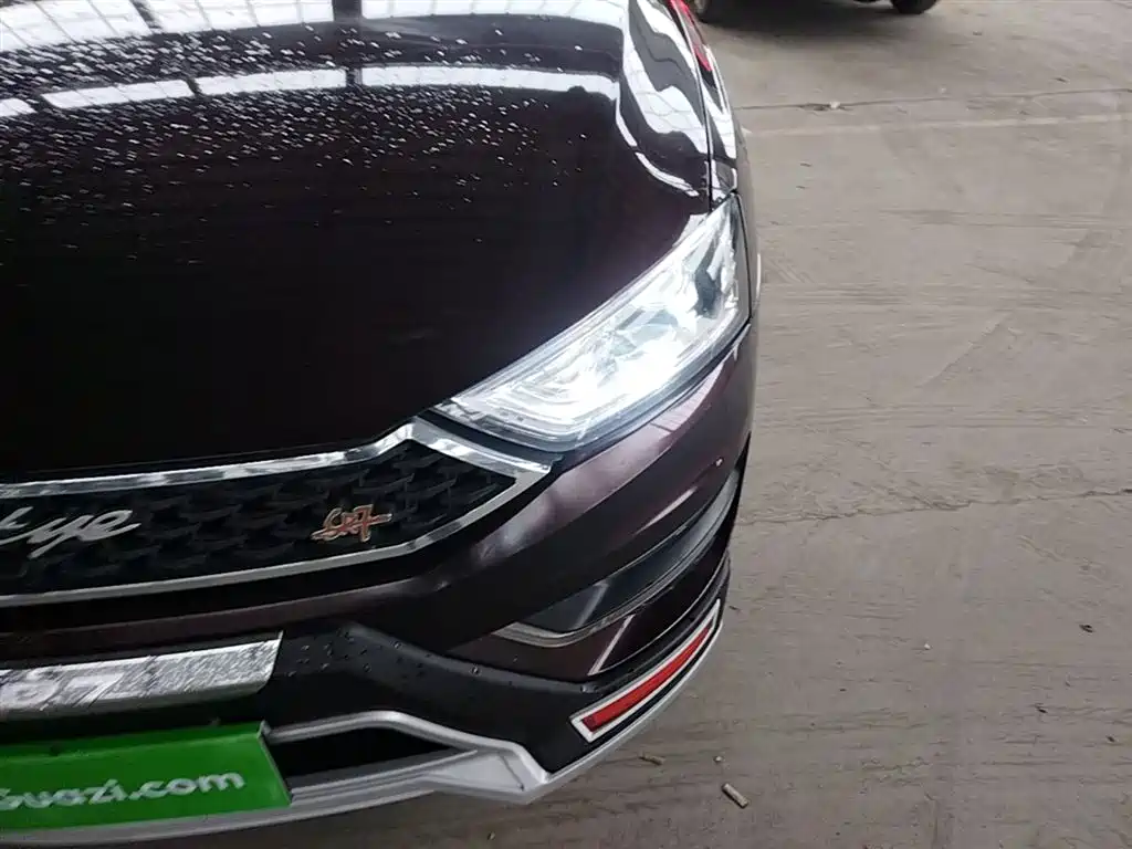 Zotye SR7 2016 2016 1.5T CVT Magic Cube Heart Edition China V