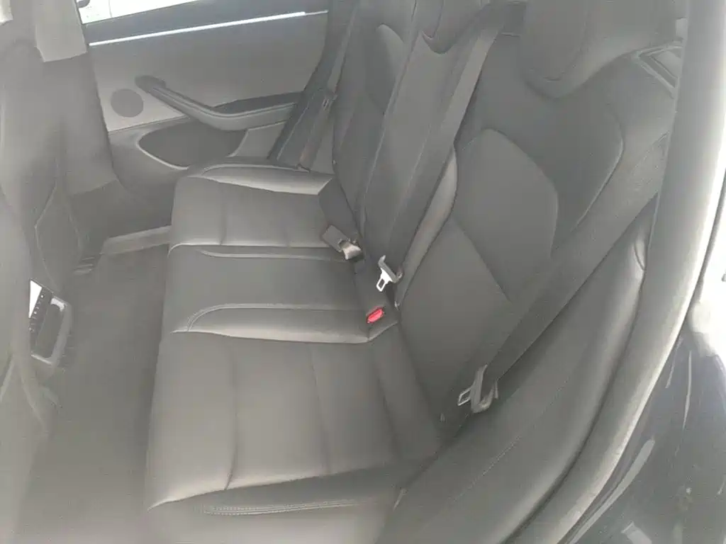 Фото 13 - Tesla Model 3