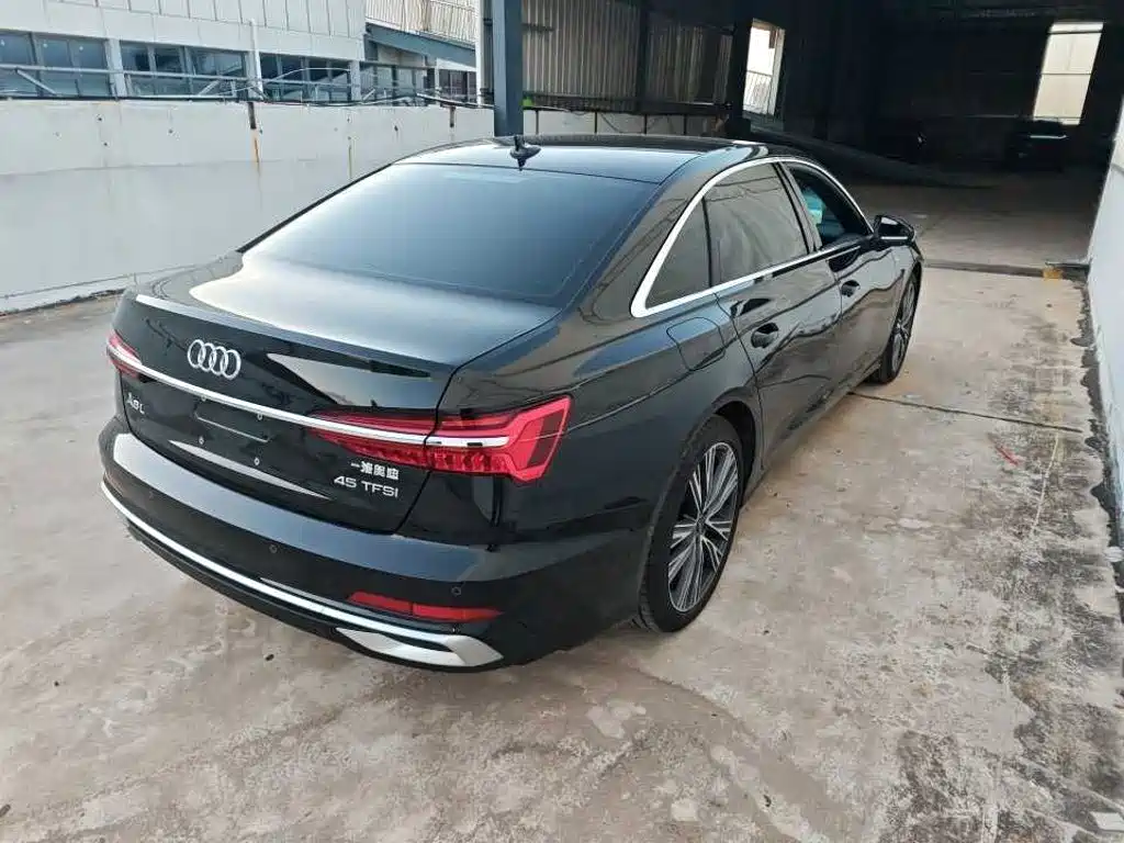 Фото 4 - Audi A6L