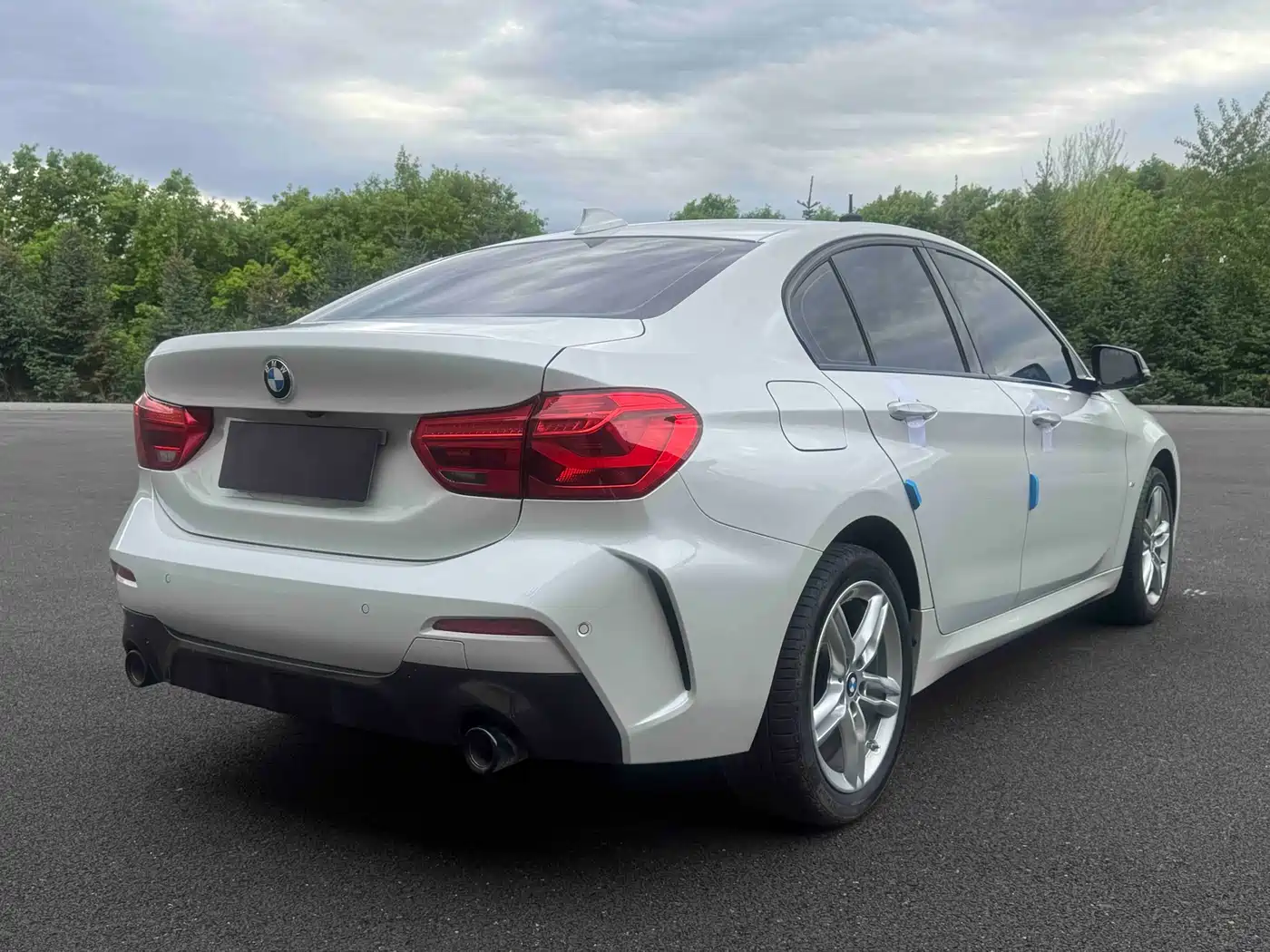 BMW 1 Series 2022 120i M Sport Shadow Edition фото 6