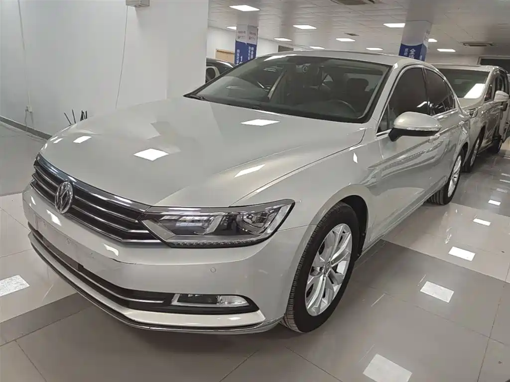 Volkswagen Magotan 2018 Facelift 330TSI DSG Luxury фото 2