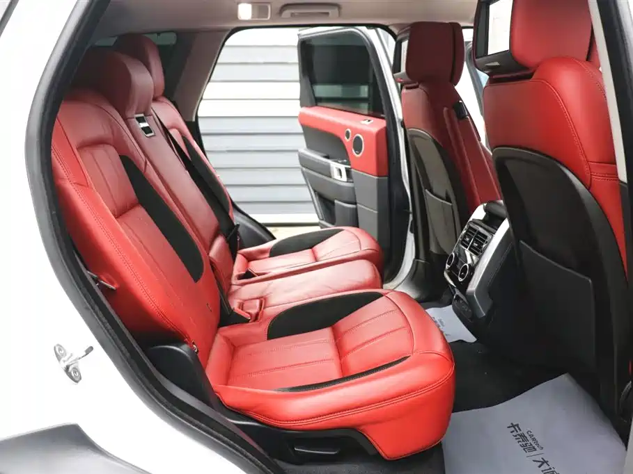 Land Rover Range Rover Sport 2021 3.0 L6 Gloss Black Edition фото 23