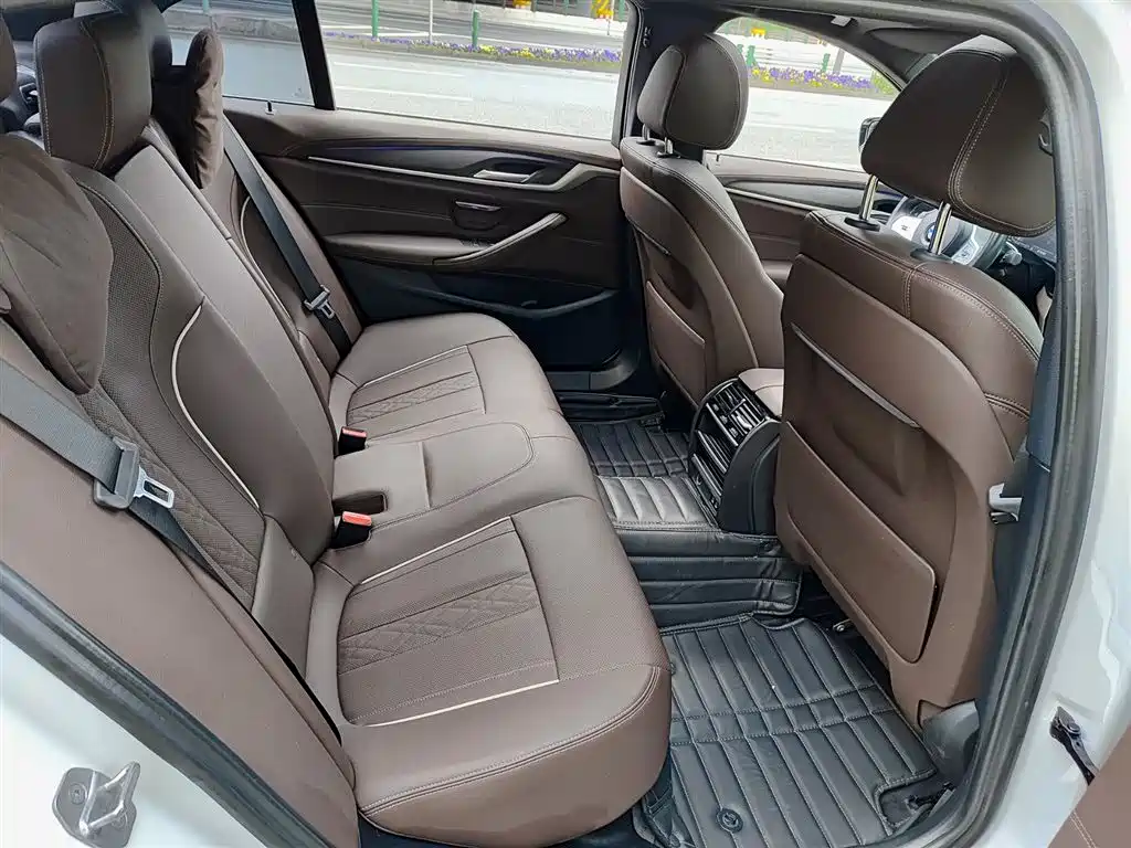 BMW 5 Series 2022 530Li Leading M Sport Package фото 10