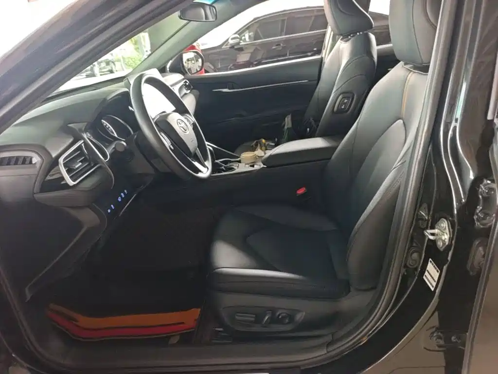 Фото 15 - Toyota Camry
