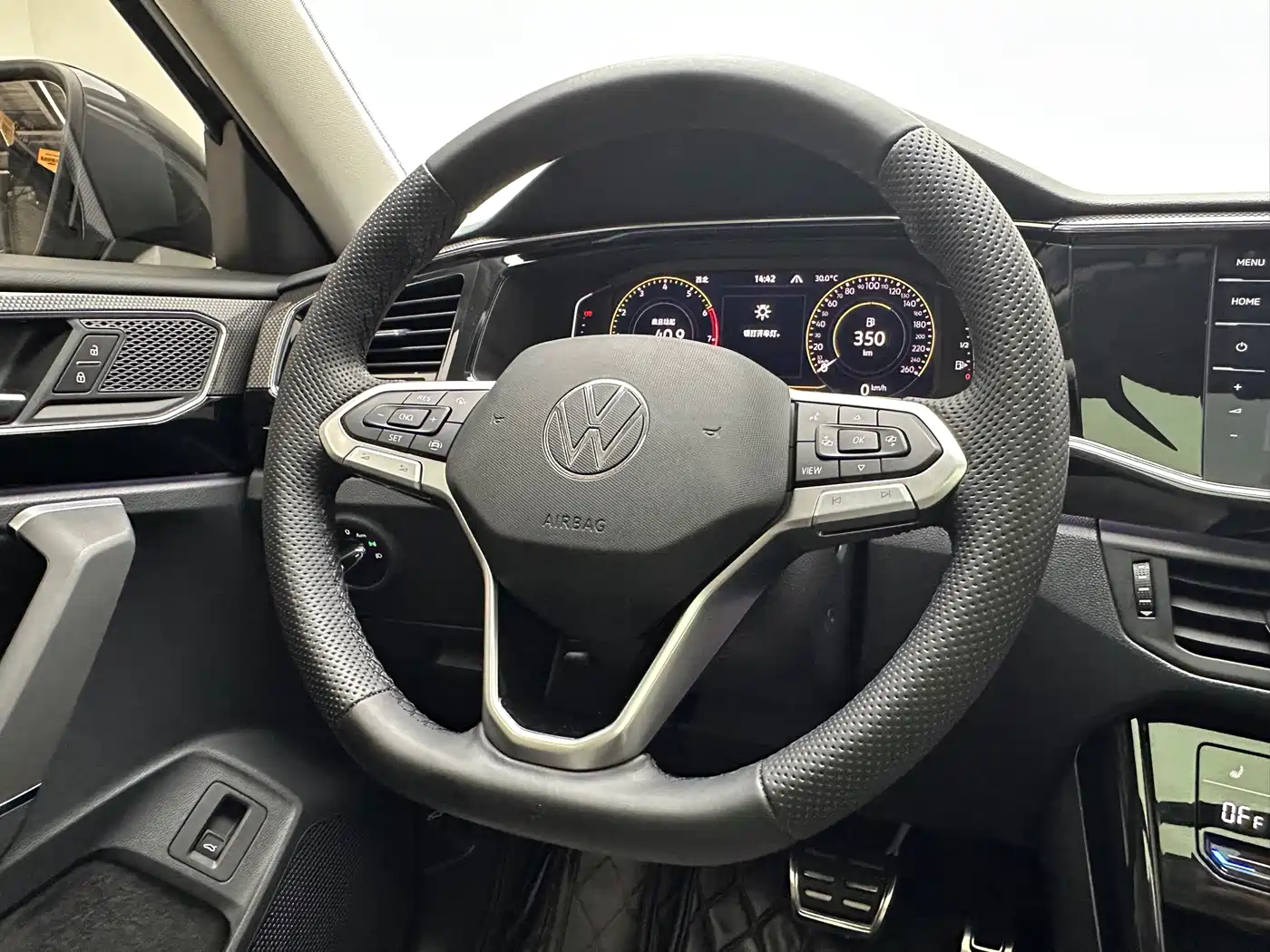 Volkswagen Tayron X 2020 330TSI 2WD Premium Smart Edition фото 10