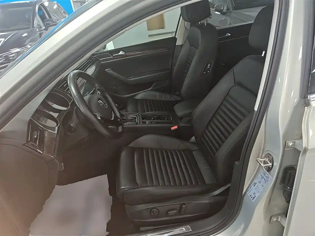 Volkswagen Magotan 2018 Facelift 330TSI DSG Luxury фото 15