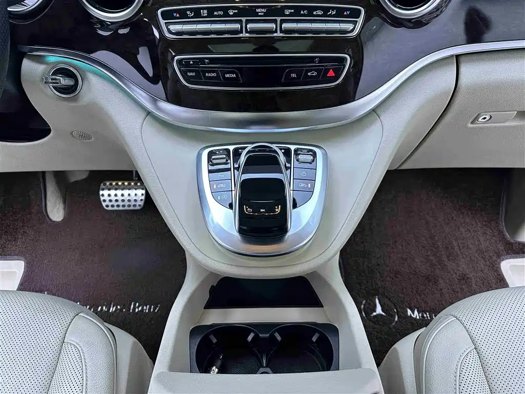 Mercedes-Benz V-Class 2017 Model V 260 Premium Edition фото 14