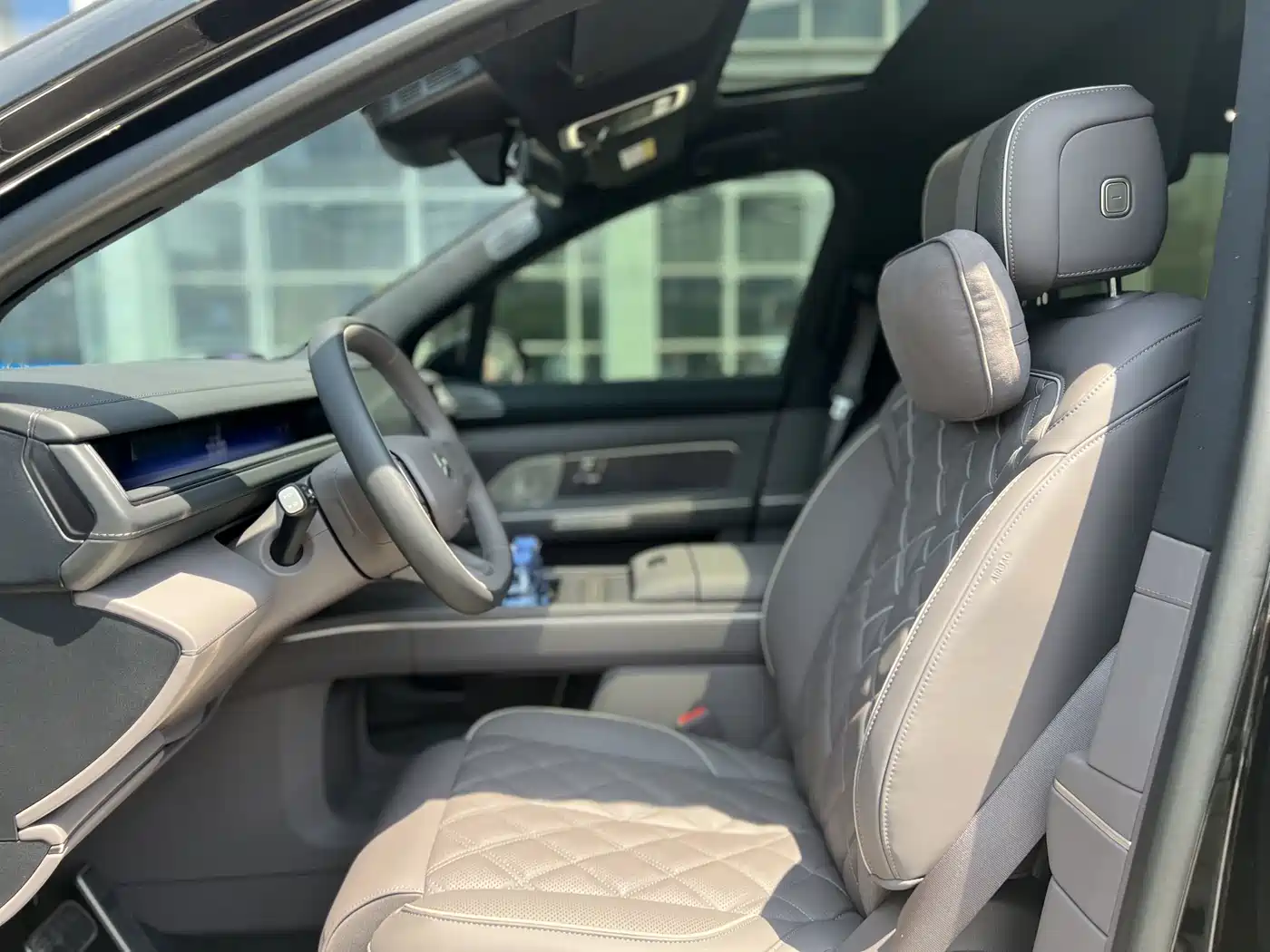 NIO ES8 2026 2025 Model 6-Seat Executive Luxury Edition