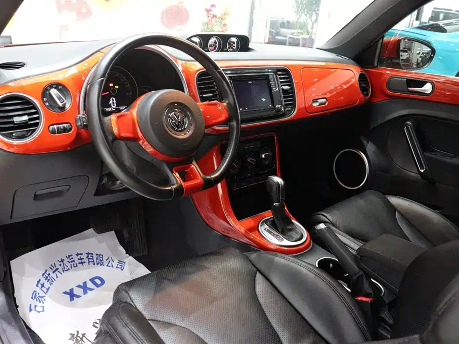 Volkswagen Beetle 2018 180TSI Joy Orange Edition фото 7