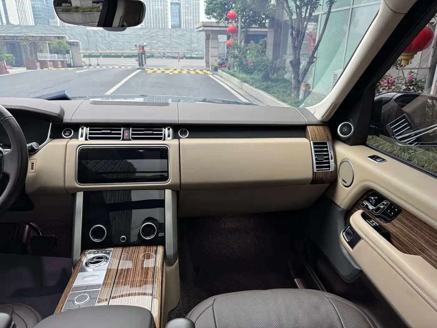 Land Rover Range Rover 2018 3.0 SC V6 Vogue Heritage Extended Edition фото 40