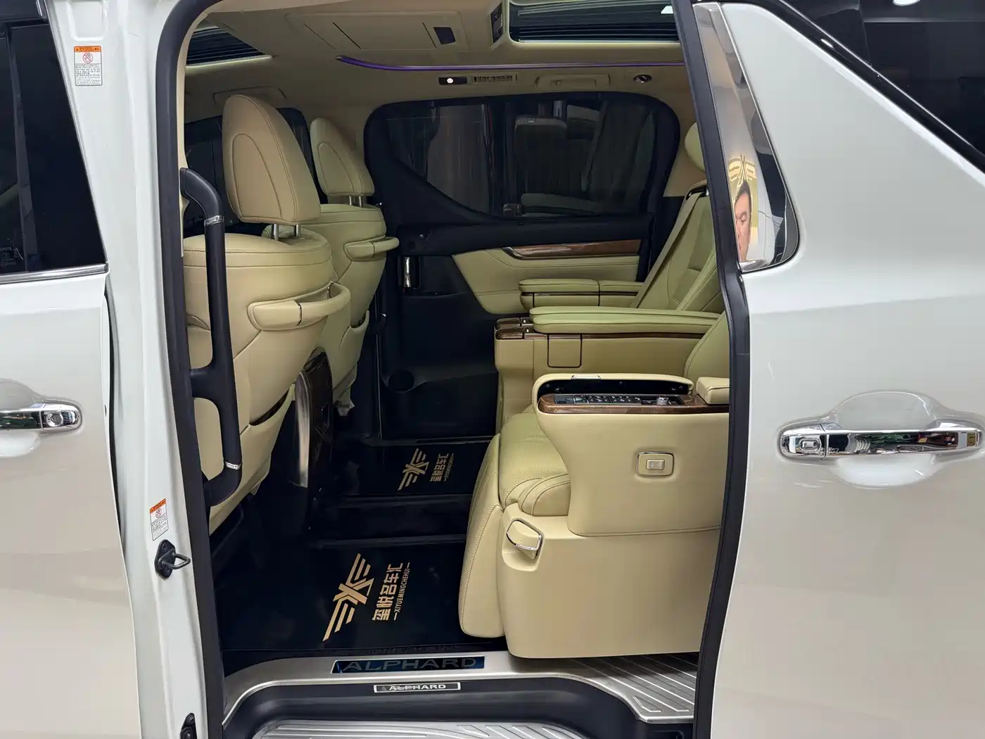 Toyota Alphard 2018 3.5L Premium фото 20