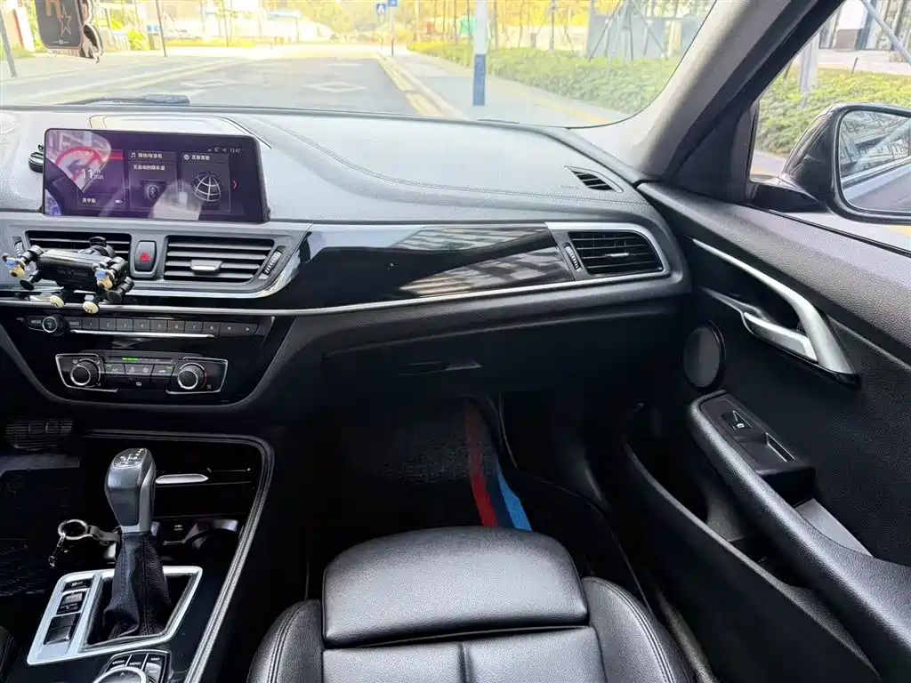 BMW 1 Series 2019 120i Leading M Sport Package фото 16