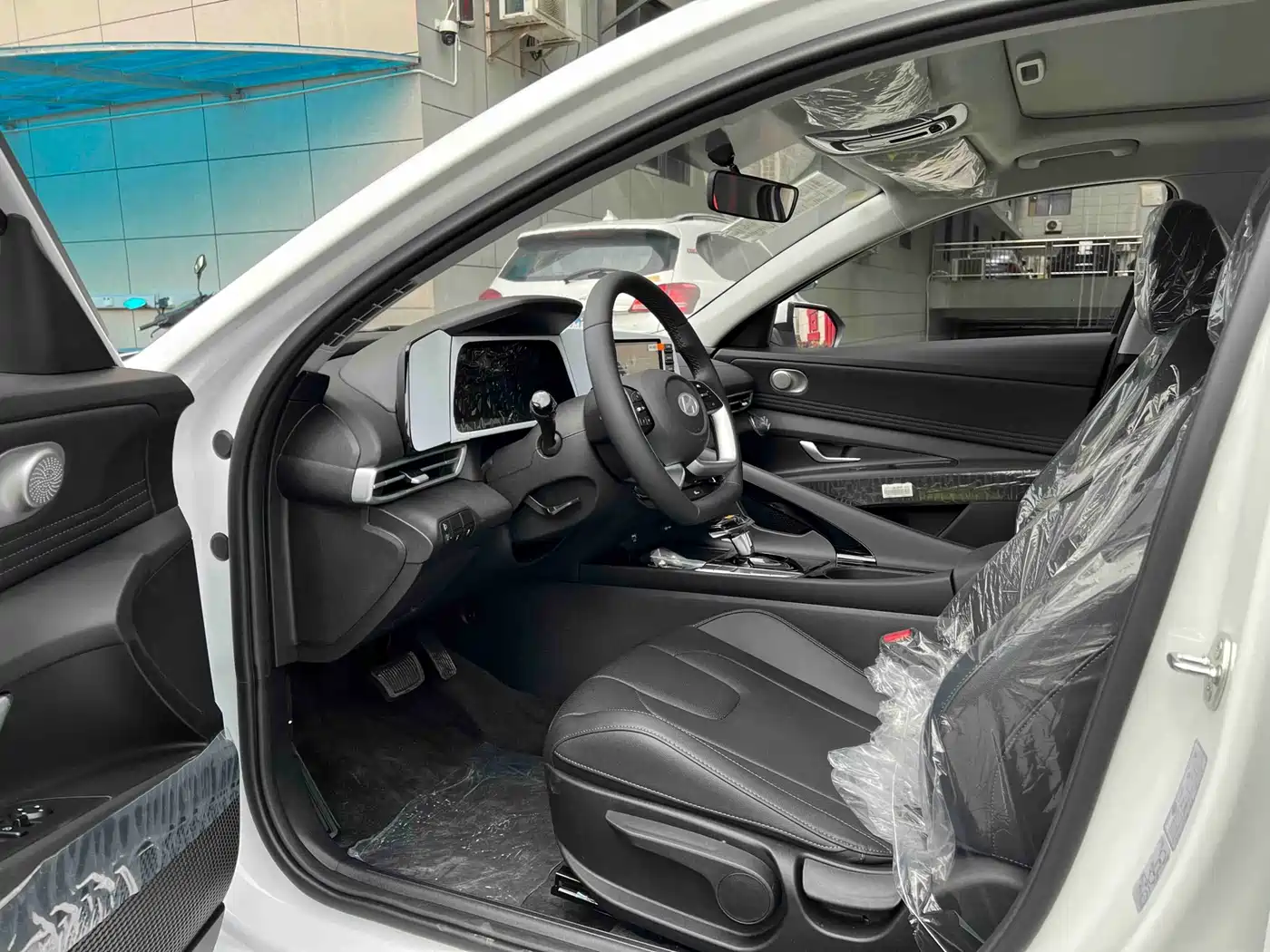 Hyundai Elantra 2023 1.5L CVT GLX Elite Edition фото 11