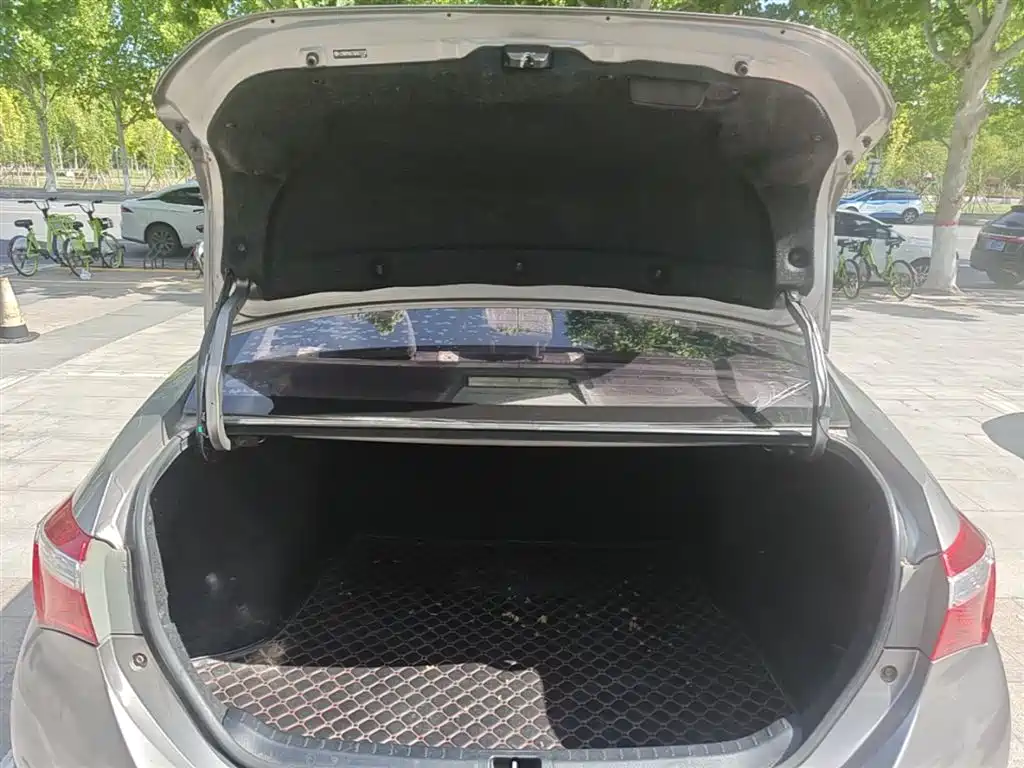 Toyota Corolla 2014 1.6L CVT GL-i фото 19