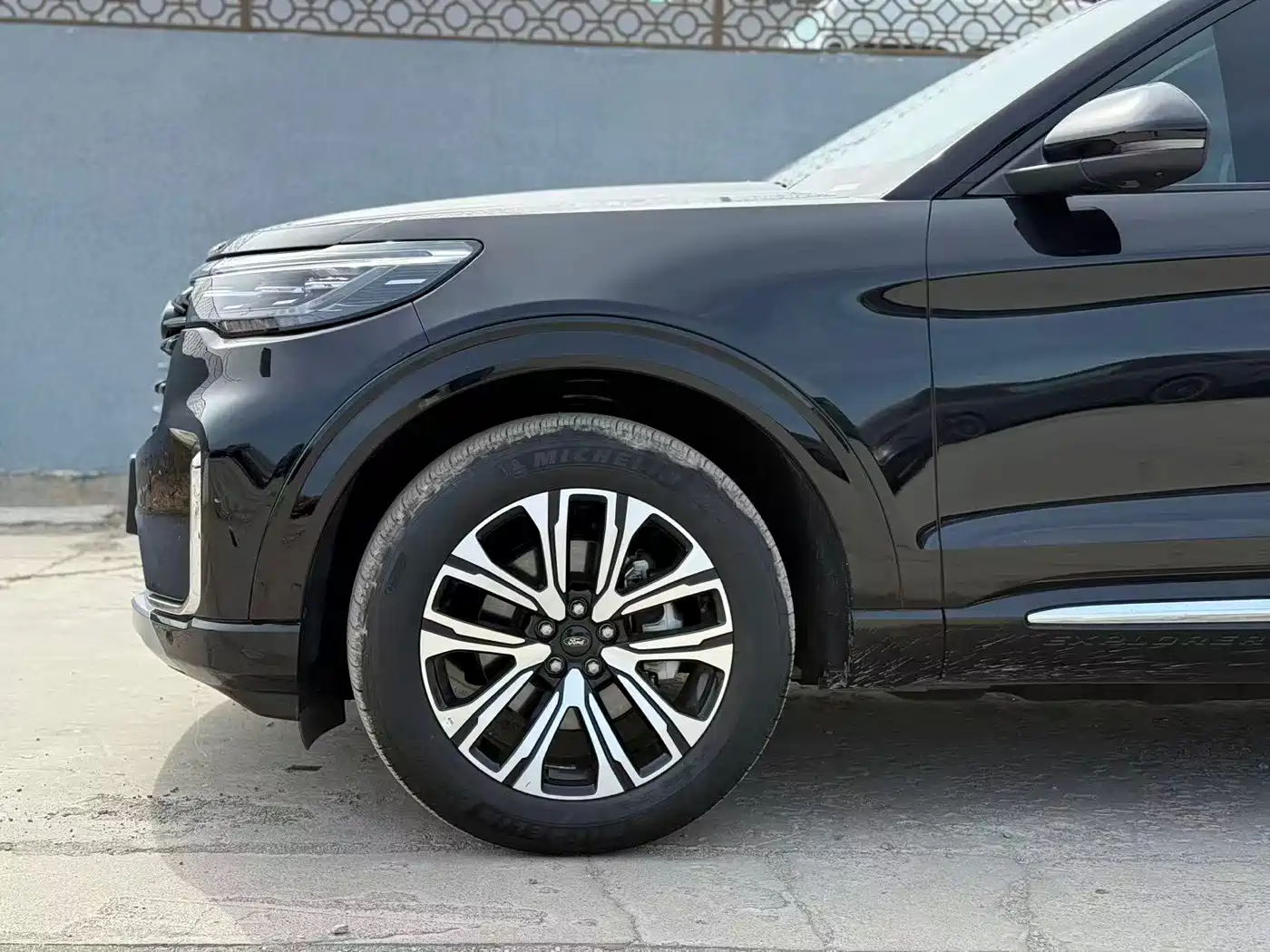 FORD EXPLORER