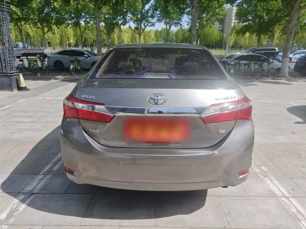 Toyota Corolla 2014 1.6L CVT GL-i фото 6