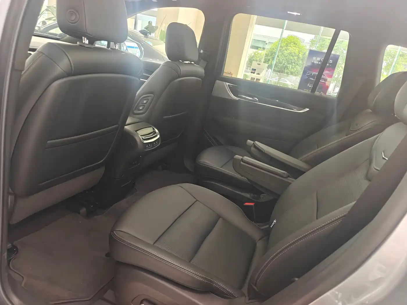 Cadillac XT6 2025 2.0T 6-Seater AWD Executive Black Label Edition фото 6