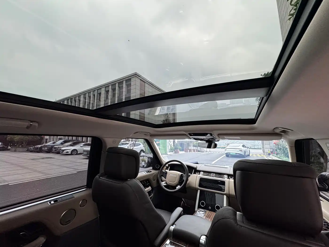 Land Rover Range Rover 2018 3.0 SC V6 Vogue Heritage Extended Edition фото 37