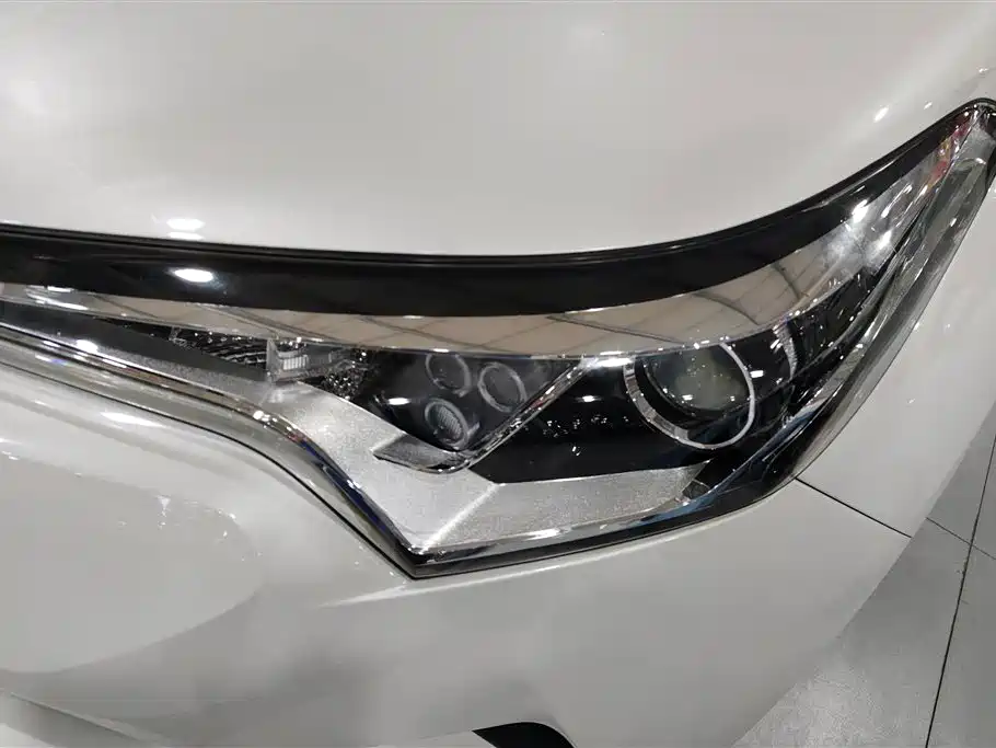 Toyota IZOA 2018 2.0L Glamour Sunroof Edition China VI фото 5