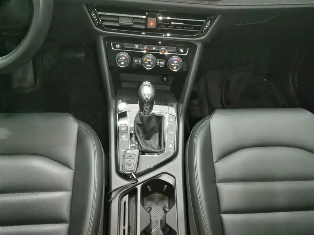 Volkswagen Tharu 2020 280TSI 2WD Comfort Edition China VI фото 14