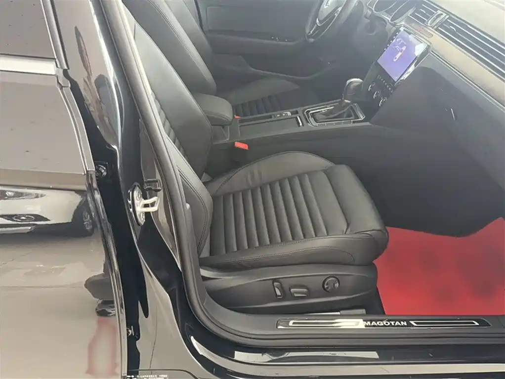Volkswagen Magotan 2018 Facelift 330TSI DSG Luxury фото 20