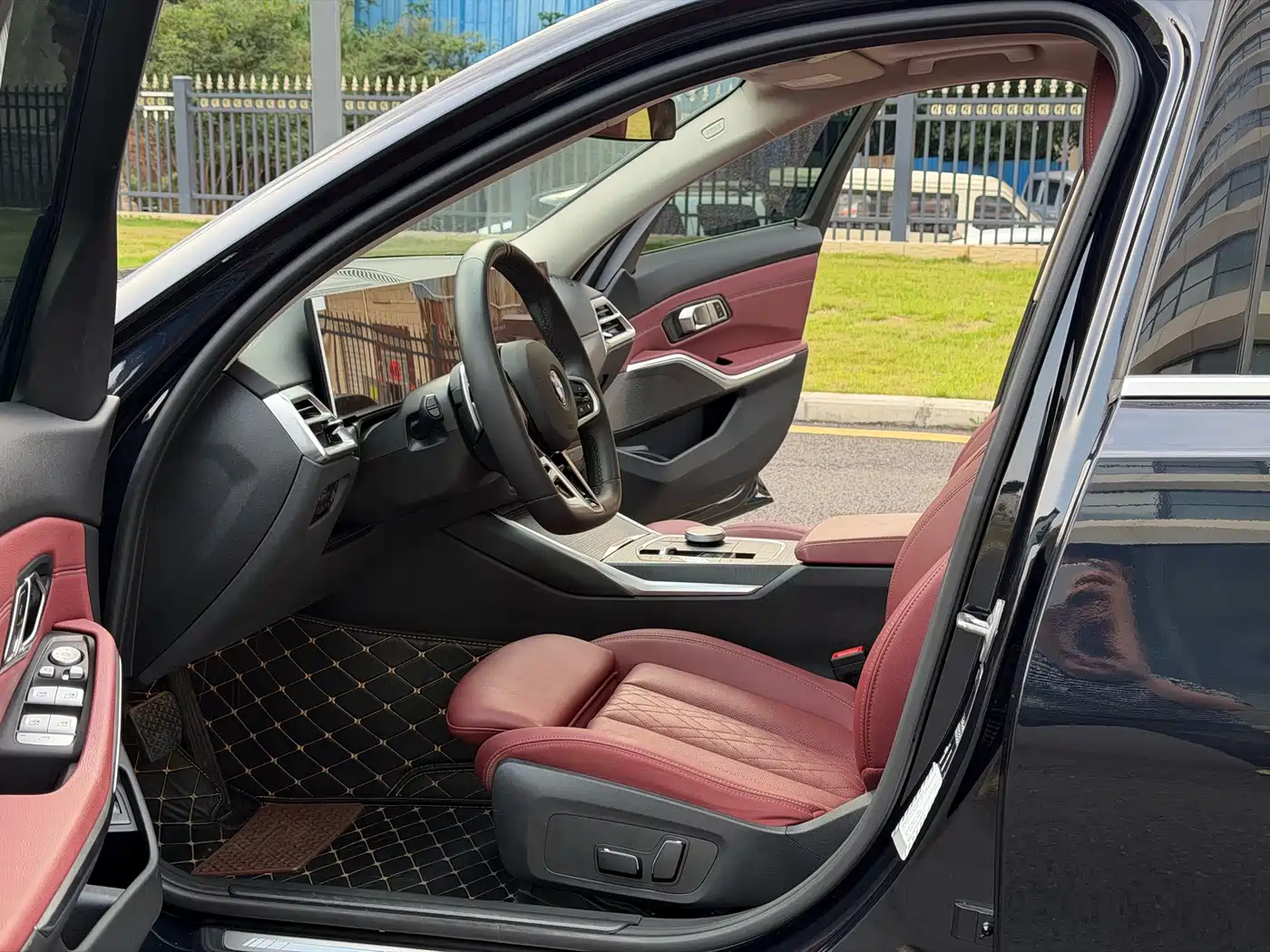 BMW 3 Series 2024 325Li M Sport Package фото 4