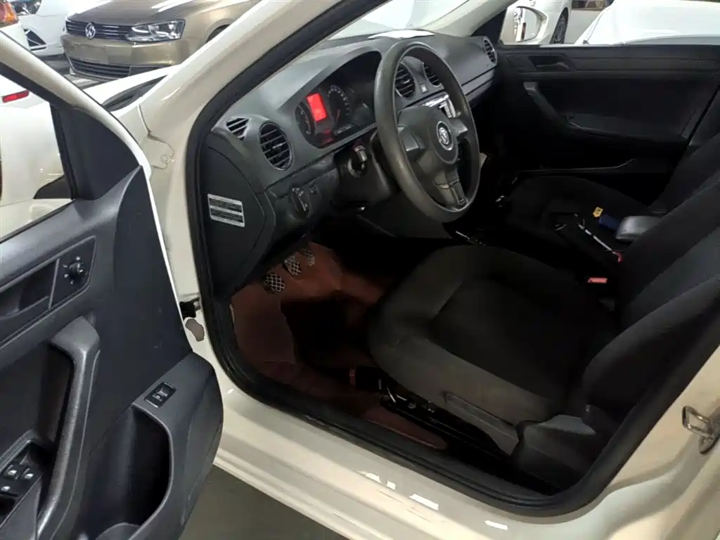 Volkswagen Jetta 2015 Value Edition 1.6L Manual Fashion фото 16