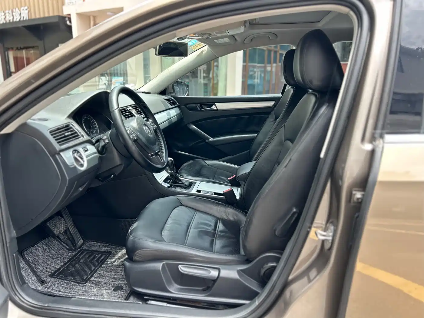 Volkswagen Passat 2014 1.8TSI DSG Luxury Edition фото 11