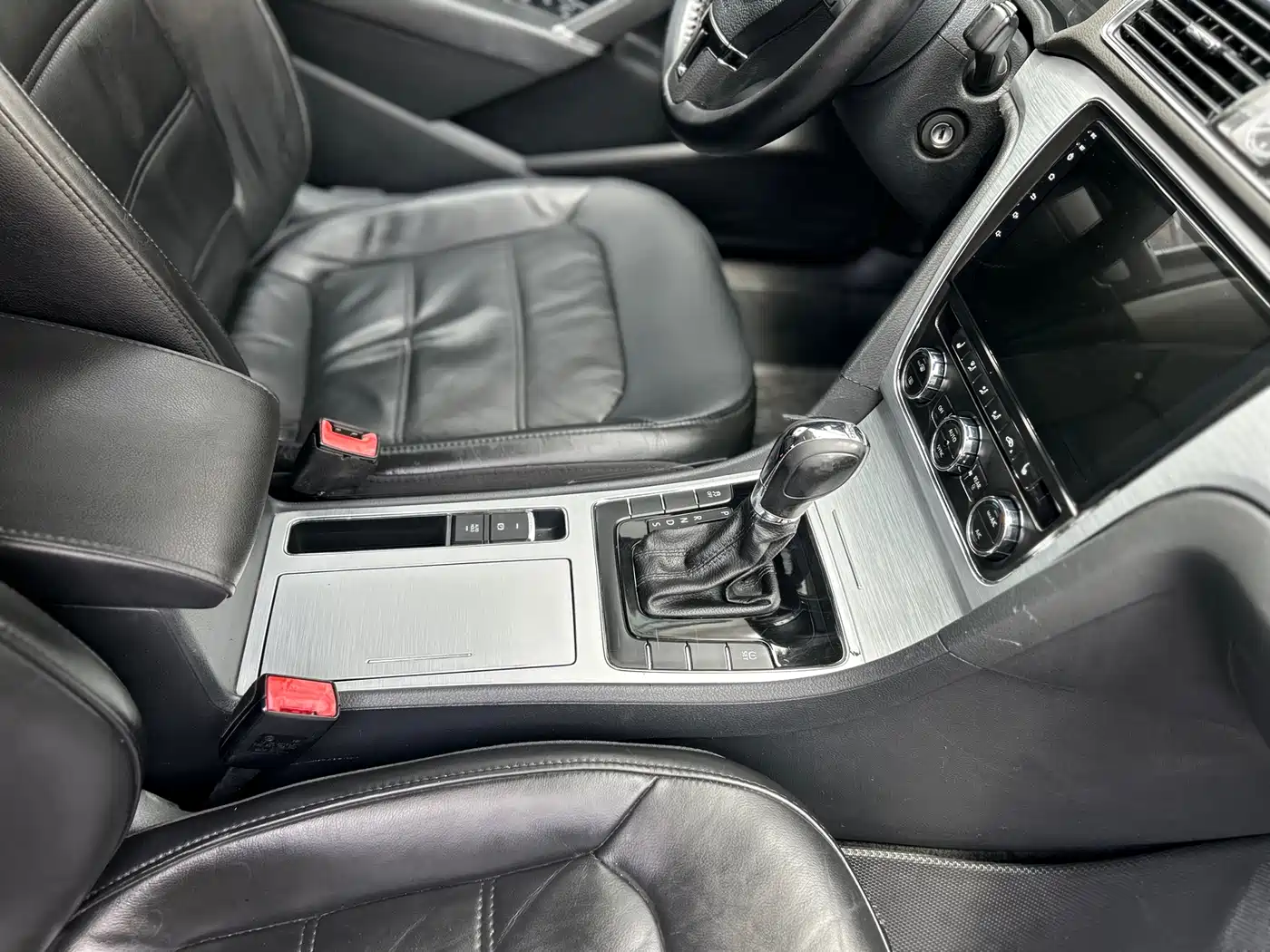 Volkswagen Passat 2014 1.8TSI DSG Luxury Edition фото 31