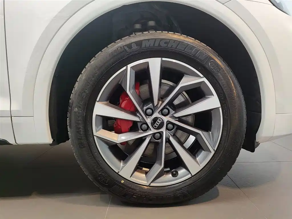 Audi Q5L 2024 Model 40 TFSI Luxury Dynamic фото 33
