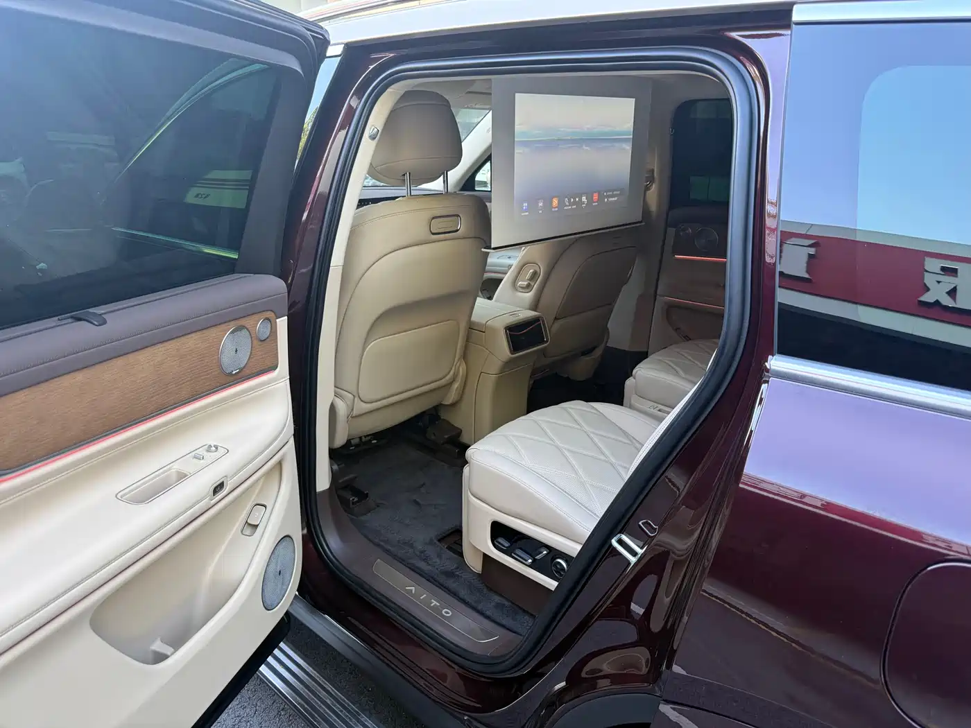 AITO Wenjie AITO M9 2025 Extended Range Ultra 52kWh 6-Seater фото 7