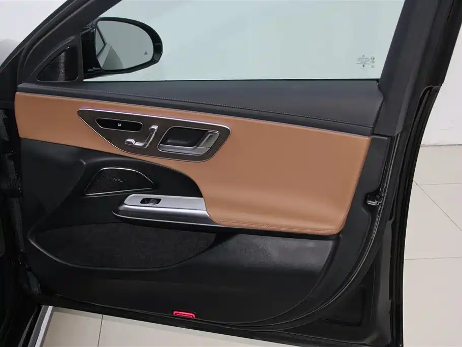 Mercedes-Benz E-Class 2025 E 300 L Fashion фото 30
