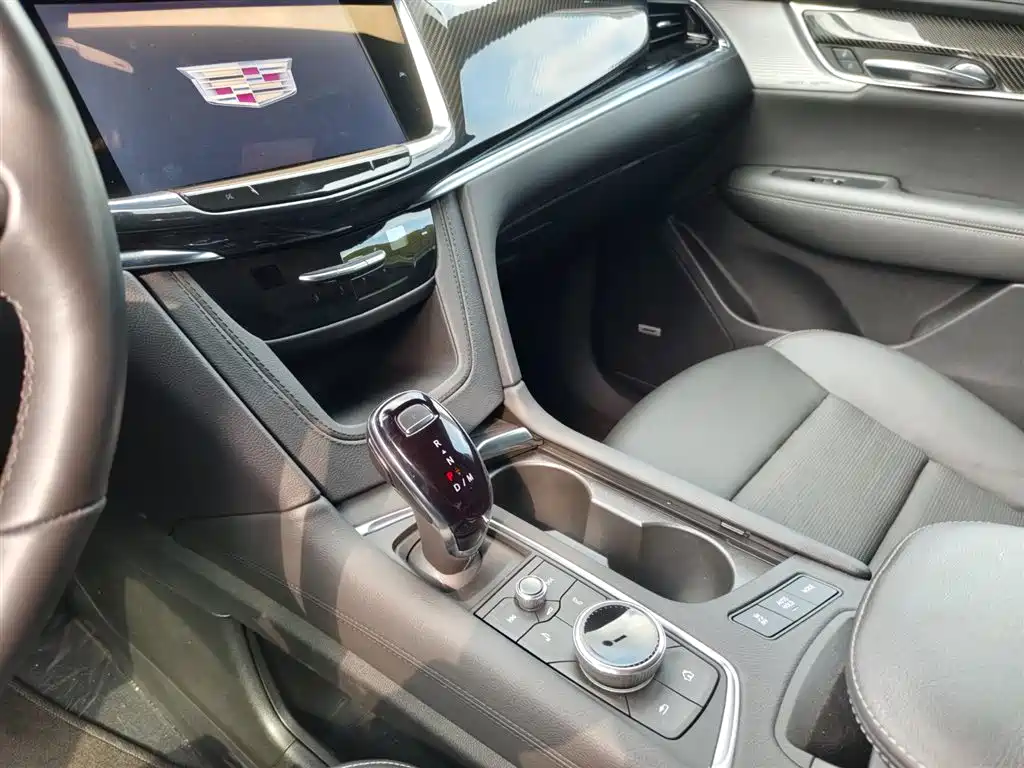 Cadillac XT6 2025 2.0T 6-Seater AWD Executive Black Label Edition фото 15
