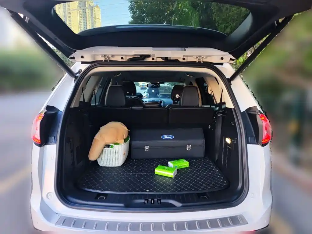 Фото 20 - Ford Edge